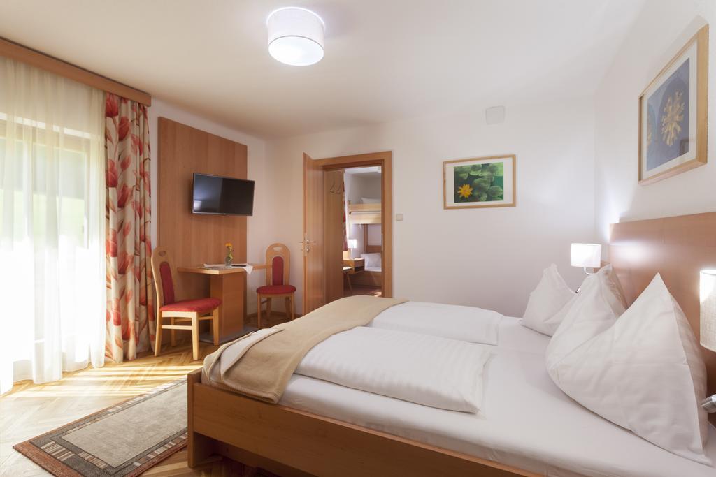 Alpenhotel Badmeister Flattach Buitenkant foto